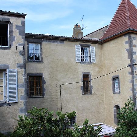 Chateau De Bourrassol Bed & Breakfast Menetrol Екстериор снимка