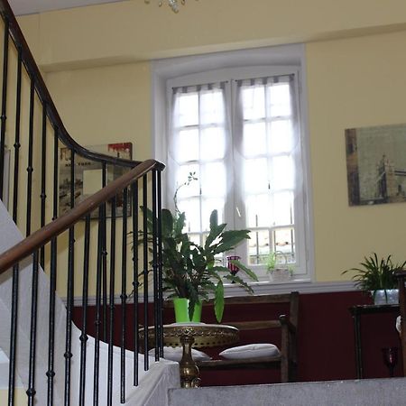 Chateau De Bourrassol Bed & Breakfast Menetrol Екстериор снимка