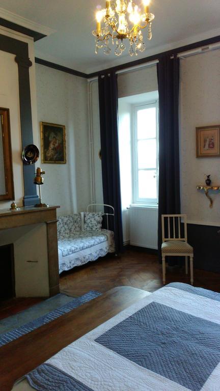 Chateau De Bourrassol Bed & Breakfast Menetrol Екстериор снимка