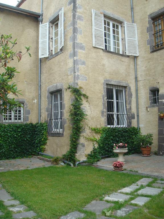 Chateau De Bourrassol Bed & Breakfast Menetrol Екстериор снимка