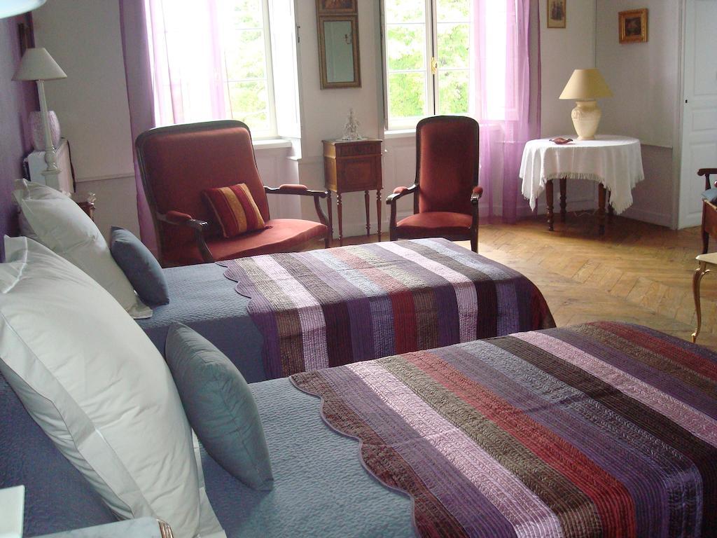 Chateau De Bourrassol Bed & Breakfast Menetrol Стая снимка