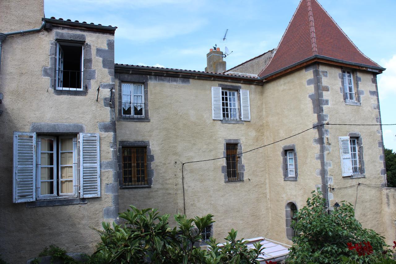 Chateau De Bourrassol Bed & Breakfast Menetrol Екстериор снимка
