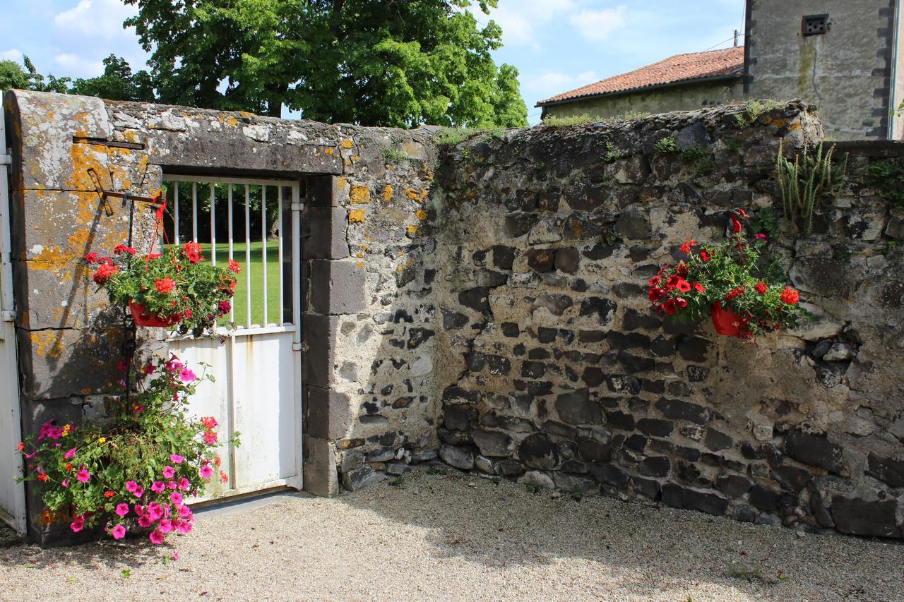 Chateau De Bourrassol Bed & Breakfast Menetrol Екстериор снимка