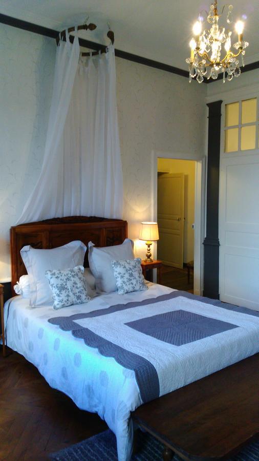 Chateau De Bourrassol Bed & Breakfast Menetrol Екстериор снимка