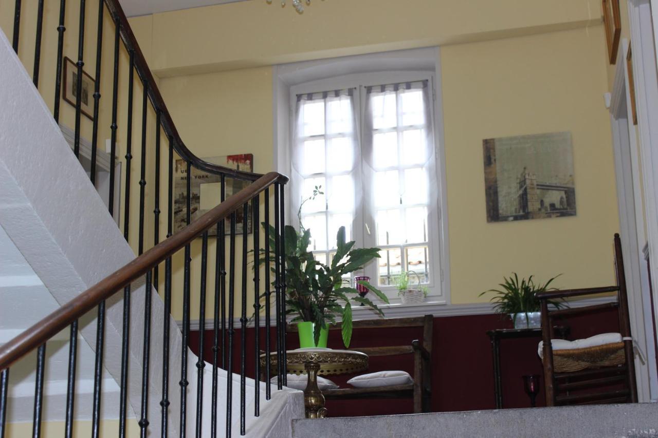 Chateau De Bourrassol Bed & Breakfast Menetrol Екстериор снимка